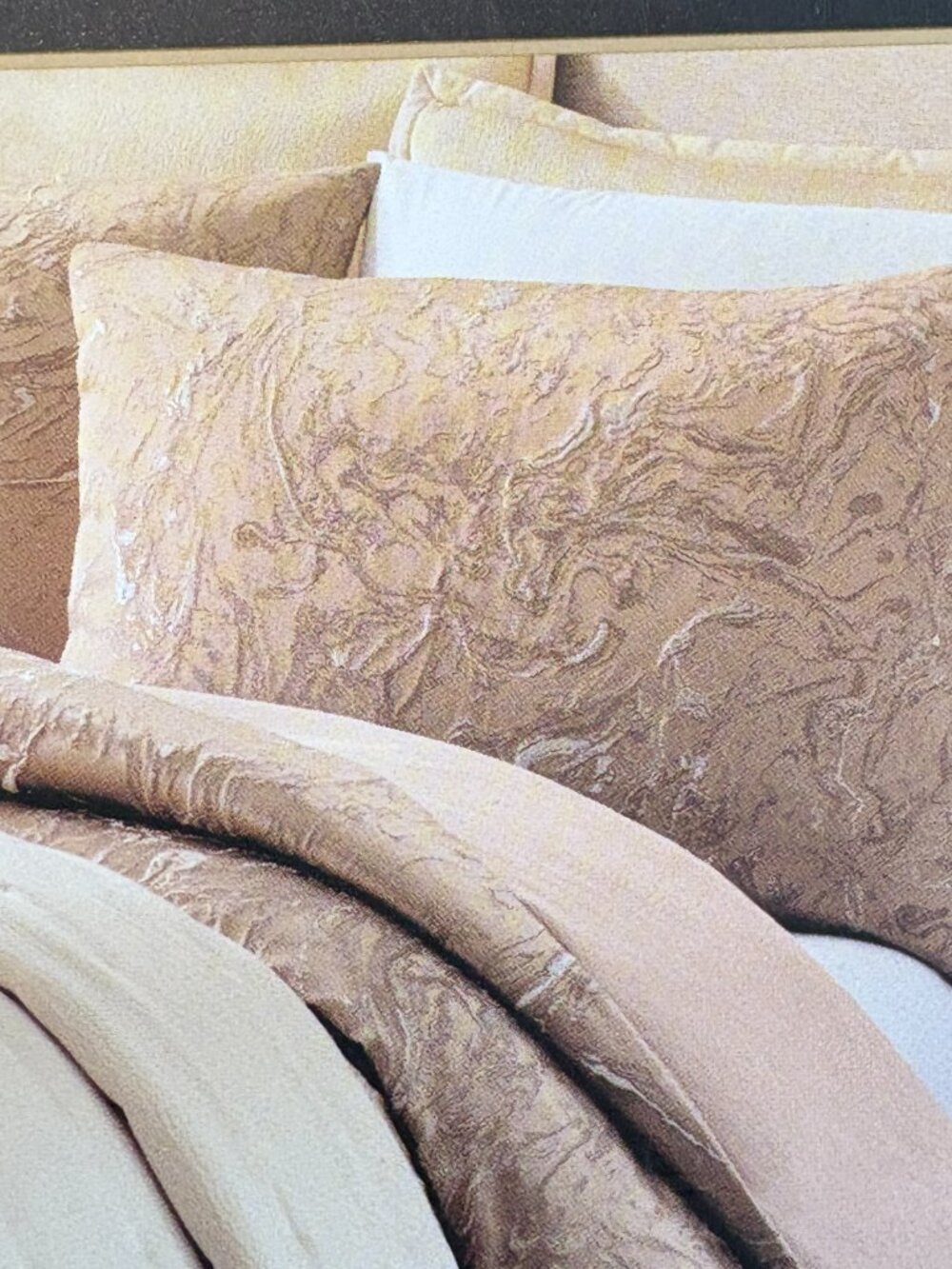 Donna Karan Liquid Marble Jacquard Standard Shams Set  2 Gold NEW Stunning